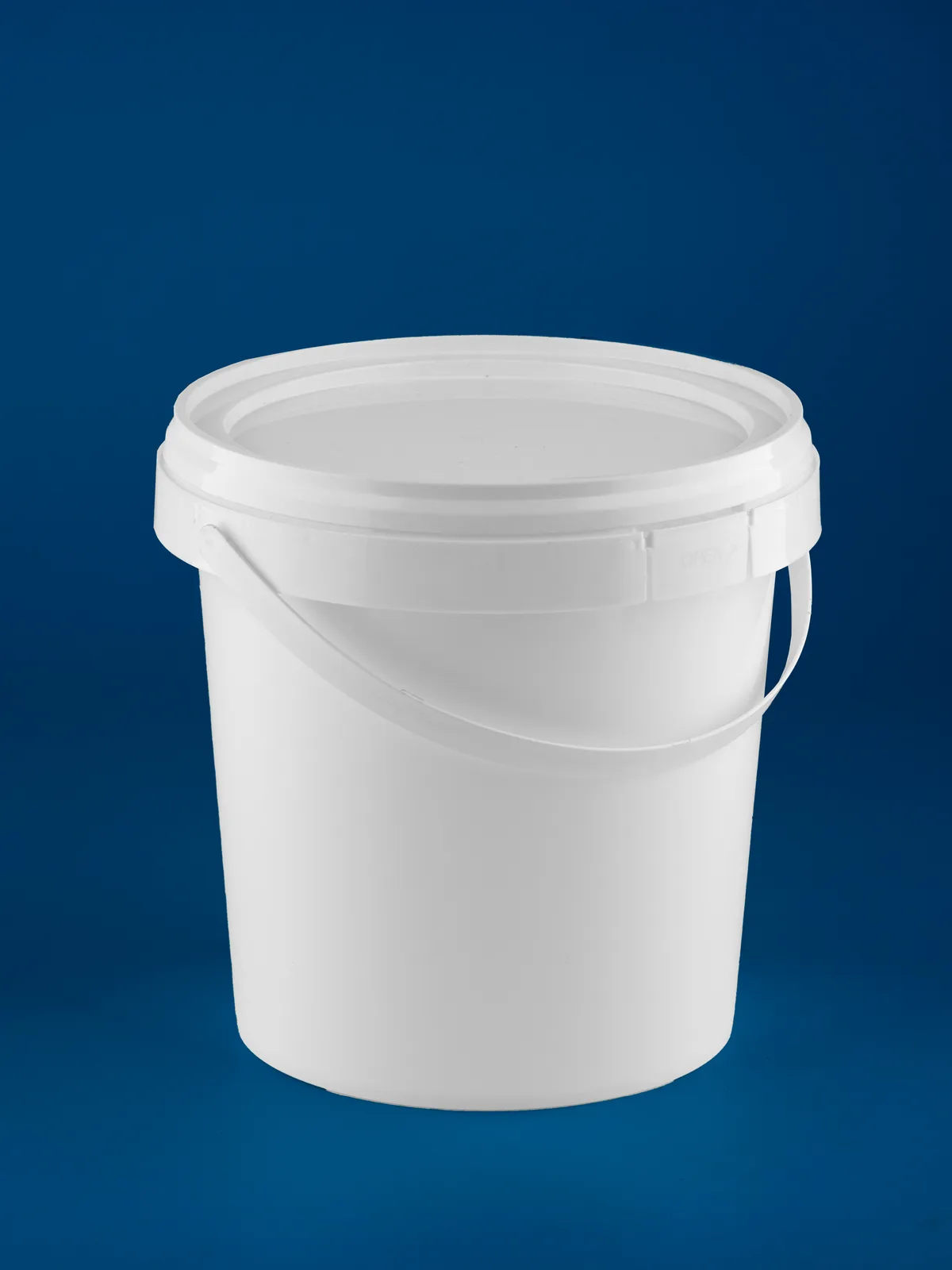 B1 plastic container
