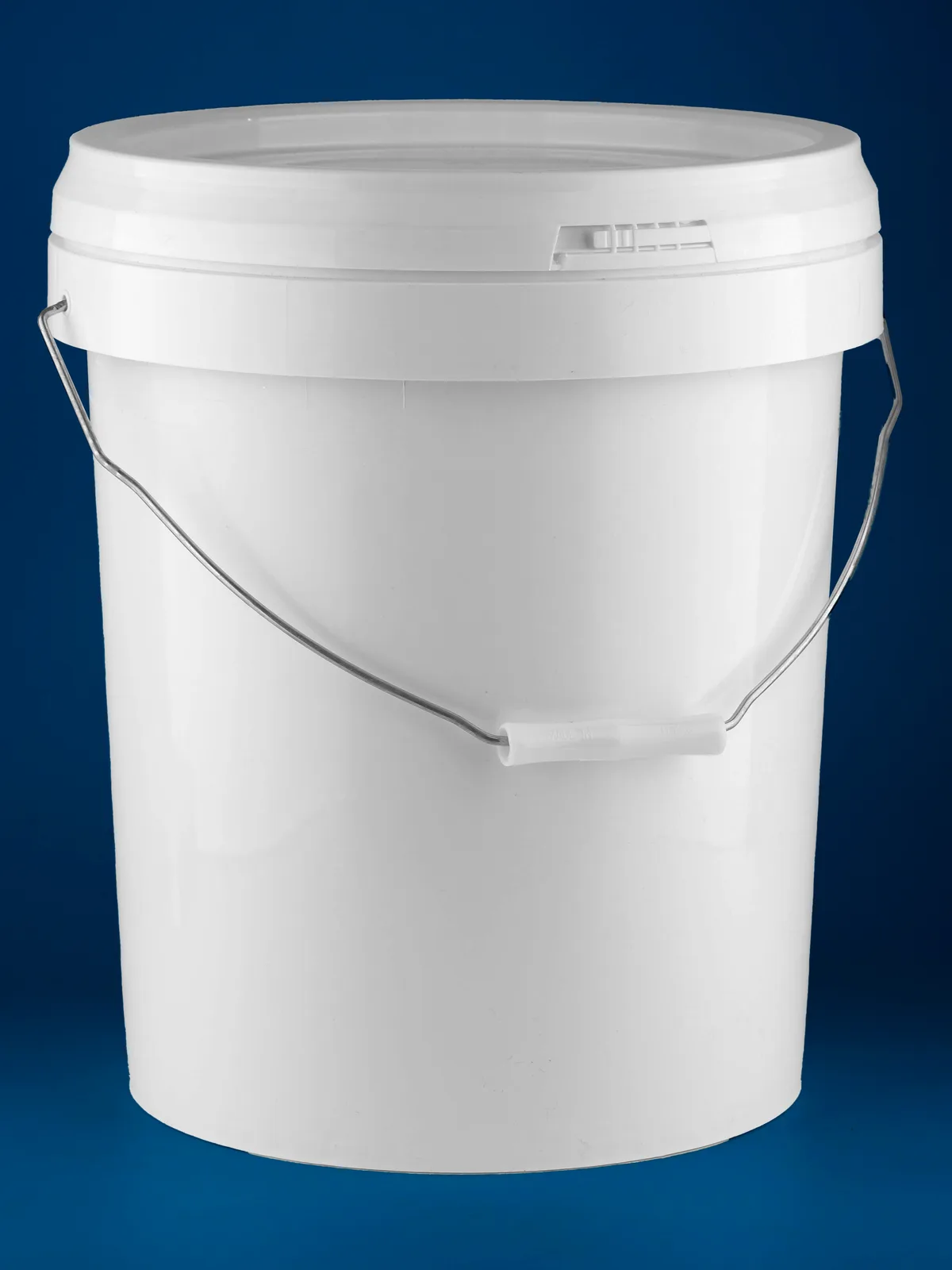 B20P plastic container