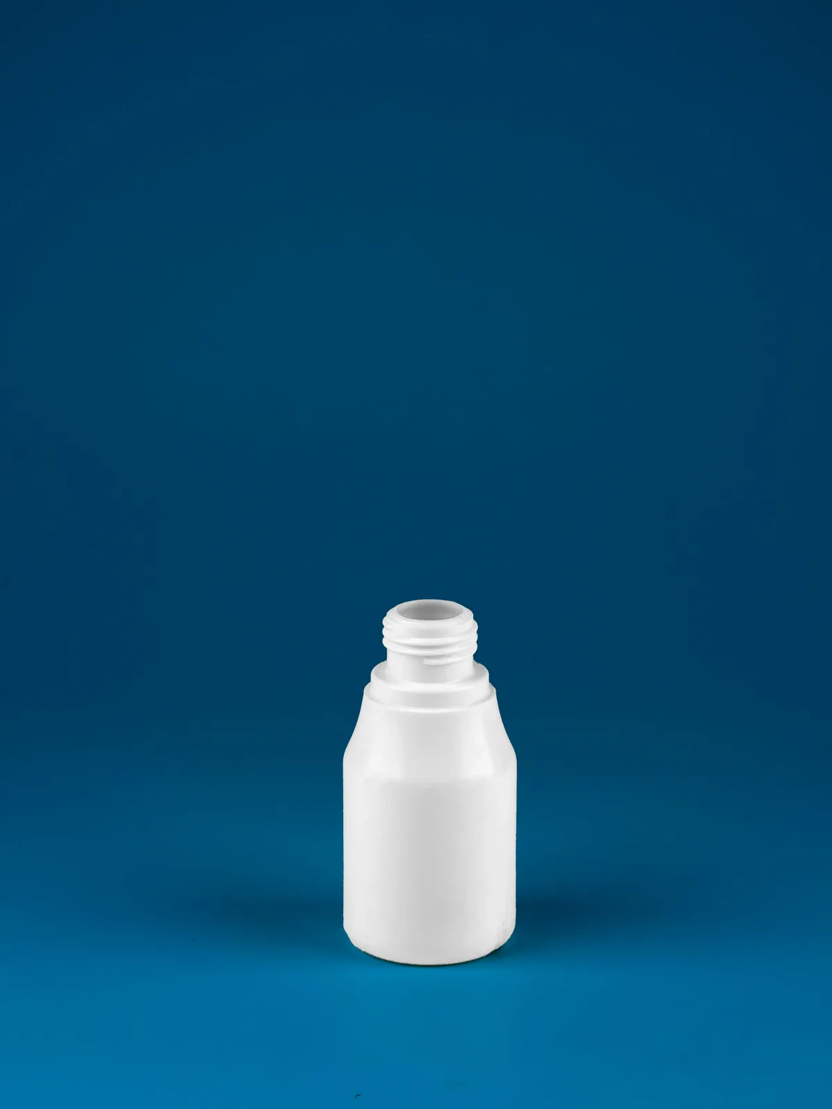 R128 plastic container