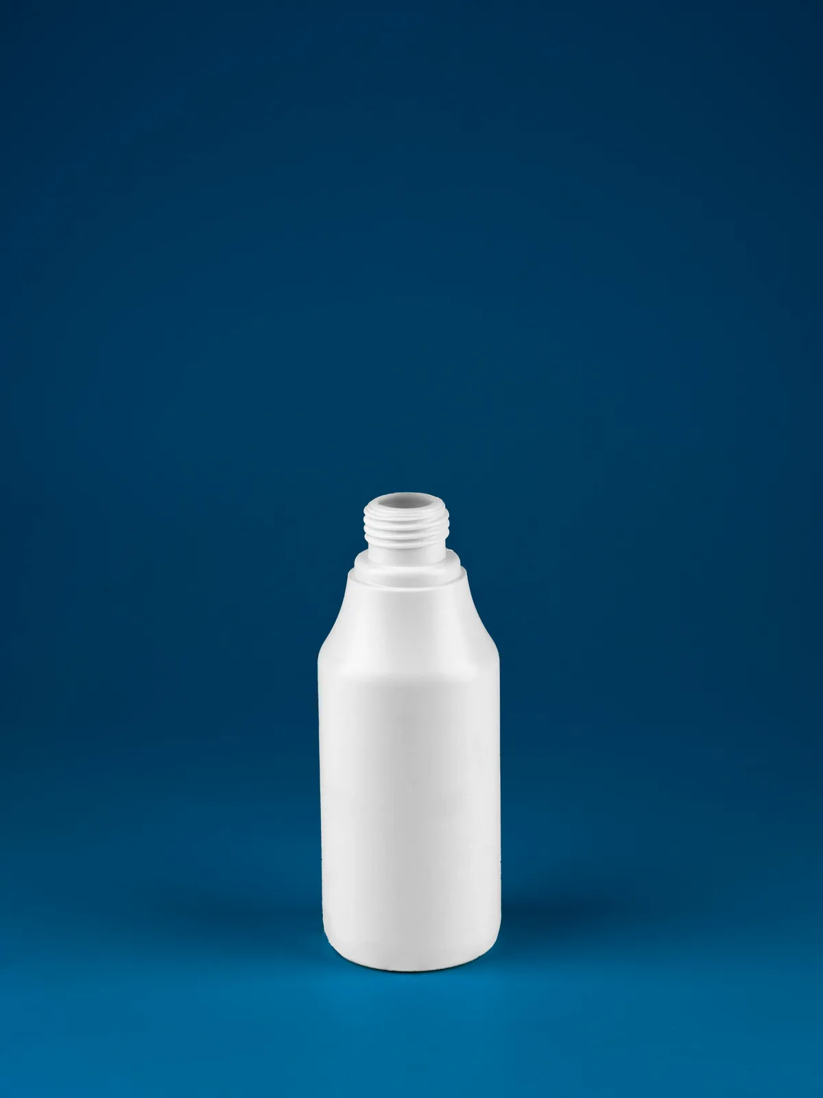 R228 plastic container