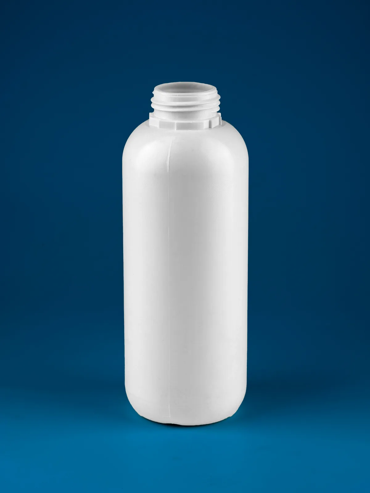 RT1000 plastic container